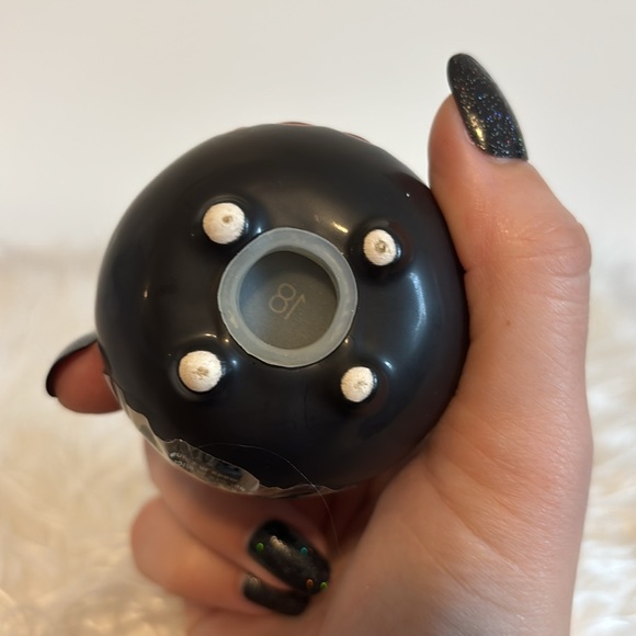 Rae Dunn Halloween Salt and Pepper Shakers “EEK” & “BOO” cauldrons 🖤 - Picture 6 of 7